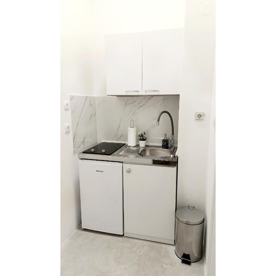 Studio Apartment Lee Split Exterior foto