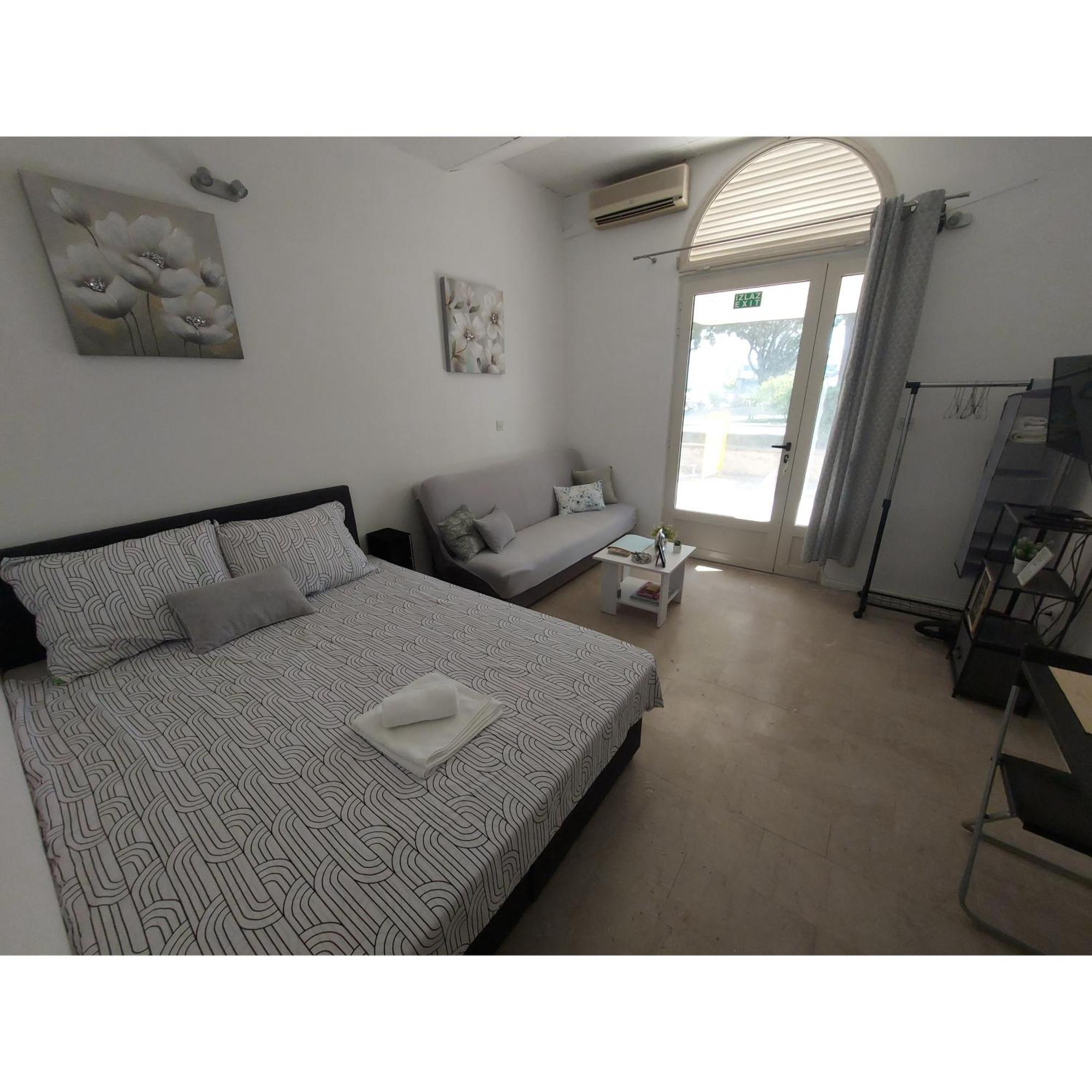 Studio Apartment Lee Split Exterior foto